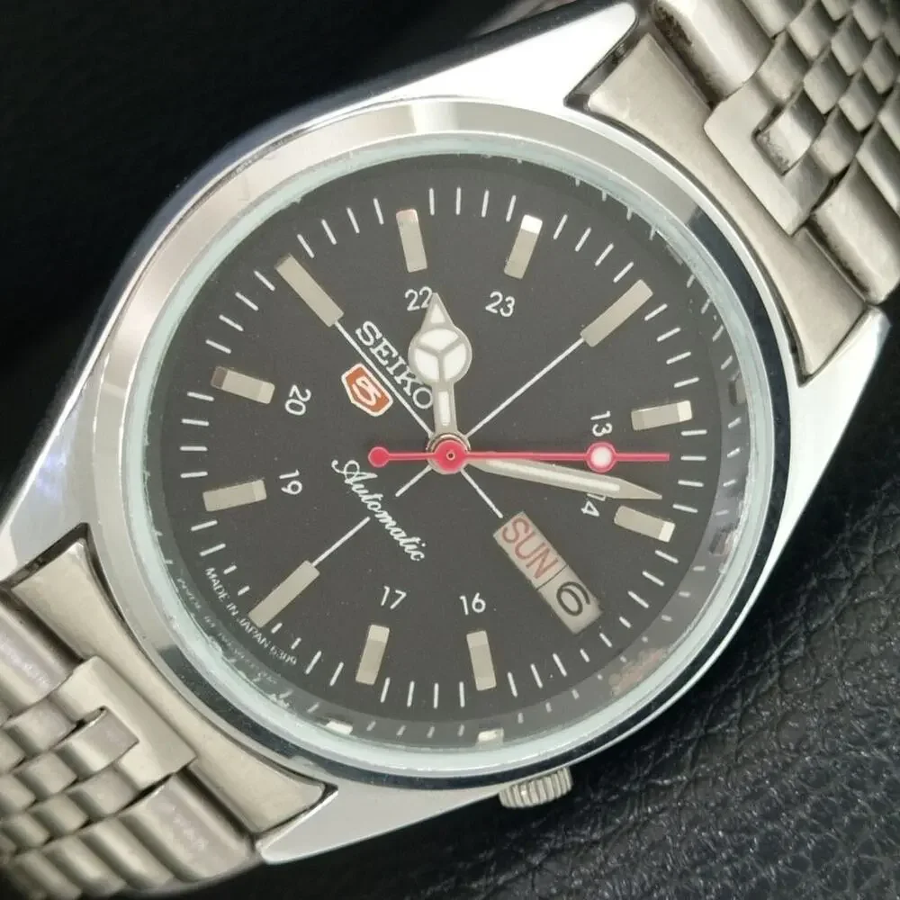 Vintage 1989 Seiko Automatic Mens Silver Watch W/daydate & Red accents